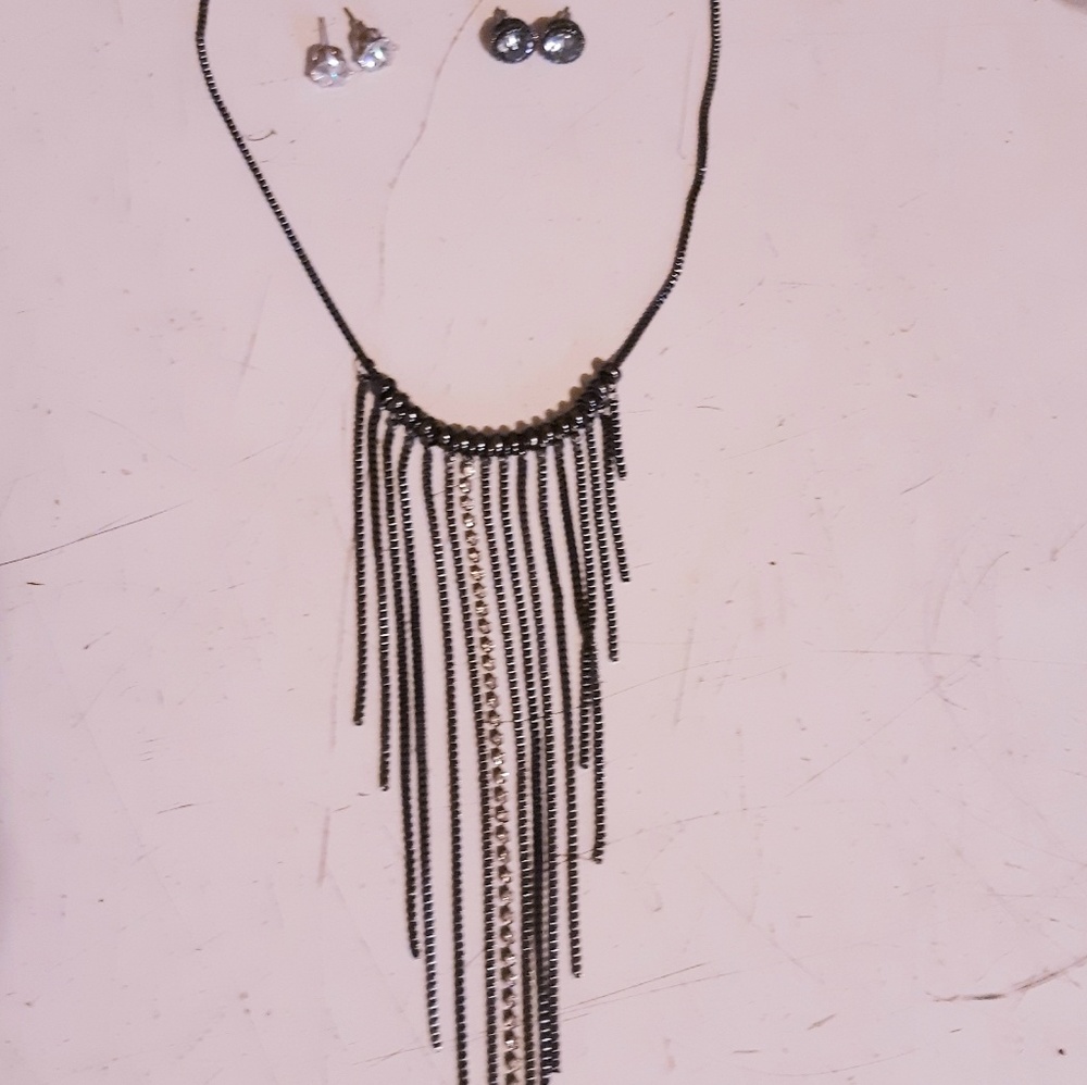 Necklace with 2 sets earrings
